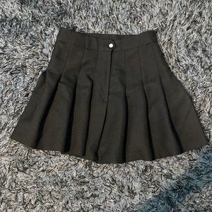 H&M Black pleated mini skirt - Size:6